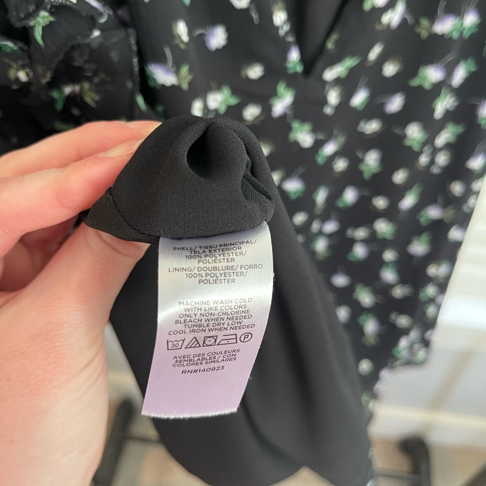 LOFT Black Floral Ruffle Shell Top - Picture 4 of 4